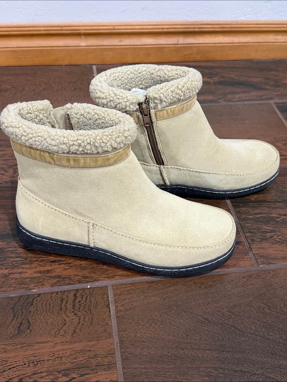 Women’s Lands’ End Cream Sherpa-Lined Ankle Boots with Side Zip